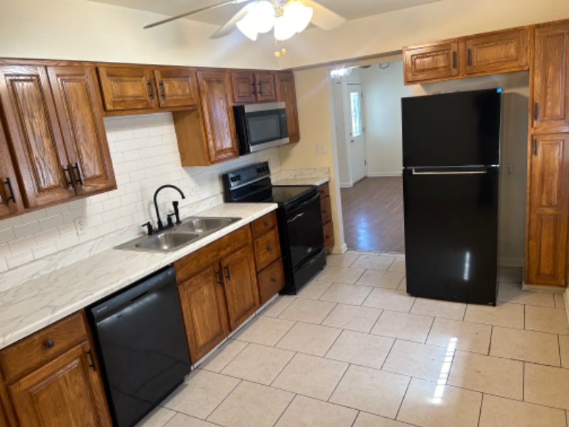 7710 W Laverne St #7710 - Photo 2 of 8