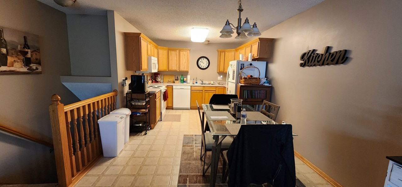 1010 Ivy Ridge Ln - Photo 2 of 11