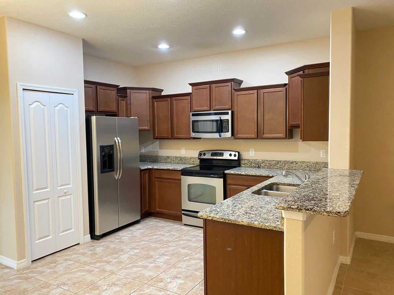 2813 Lantern Hill Ave - Photo 2 of 22