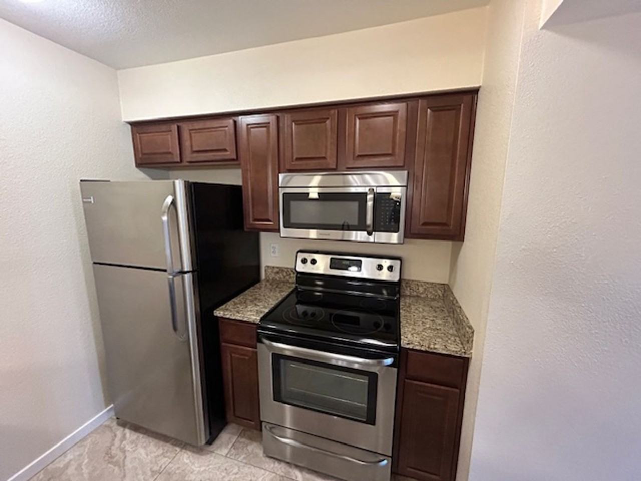 1634 W Village Way - Photo 4 of 17