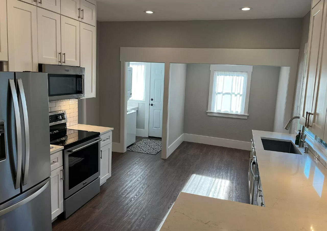 511 Burnett Ave S - Photo 3 of 12