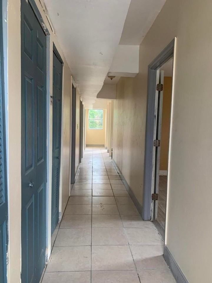 1811 N Tamarind Ave - Photo 2 of 10