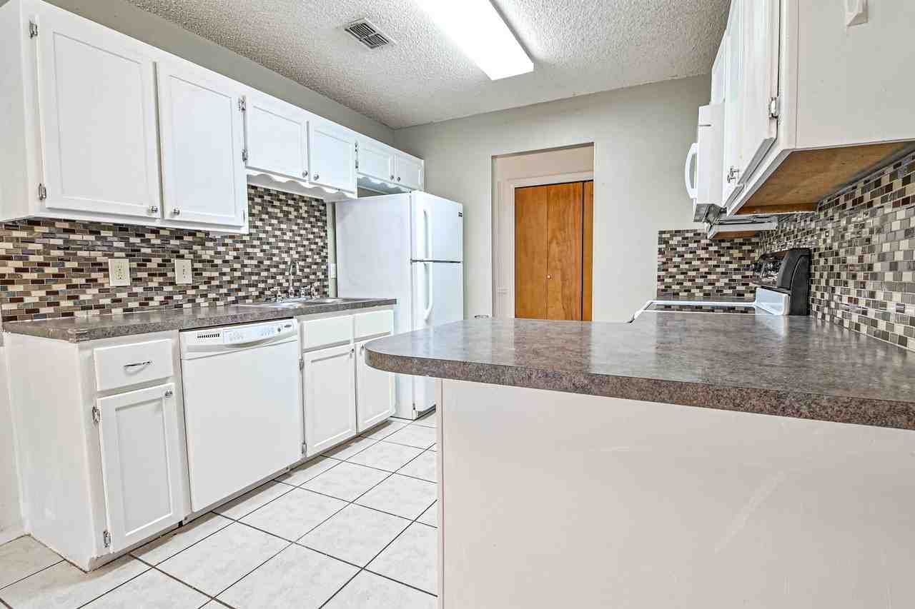 5311 Rio Grande Ave - Photo 3 of 25