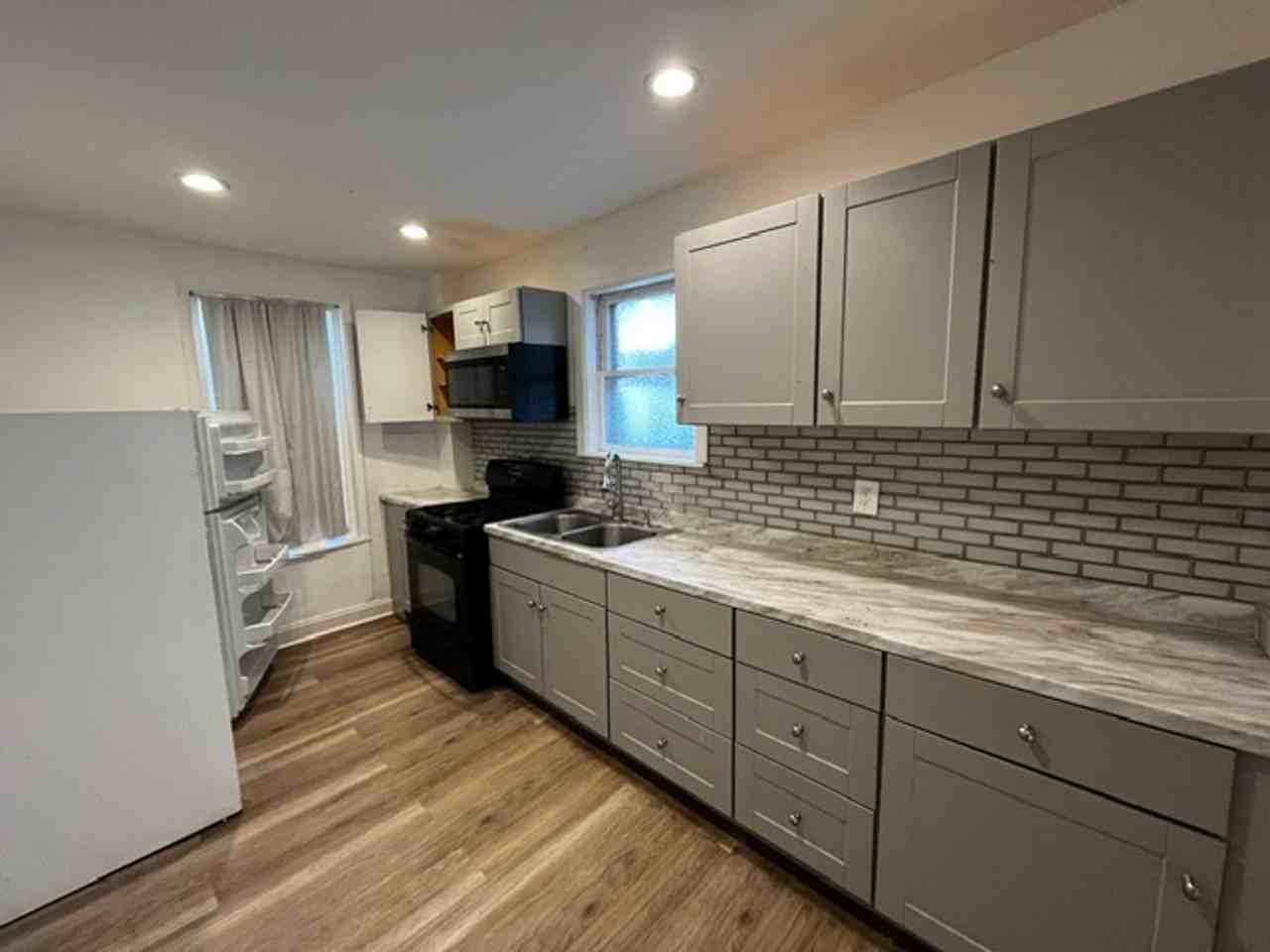 1329 Kenny St - Photo 2 of 8