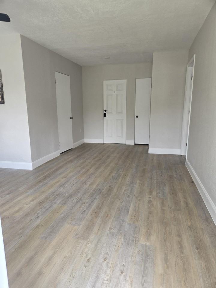 E Cypress St - Photo 4 of 13