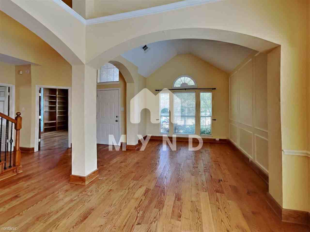 10805 Winged Foot Dr - Photo 3 of 36