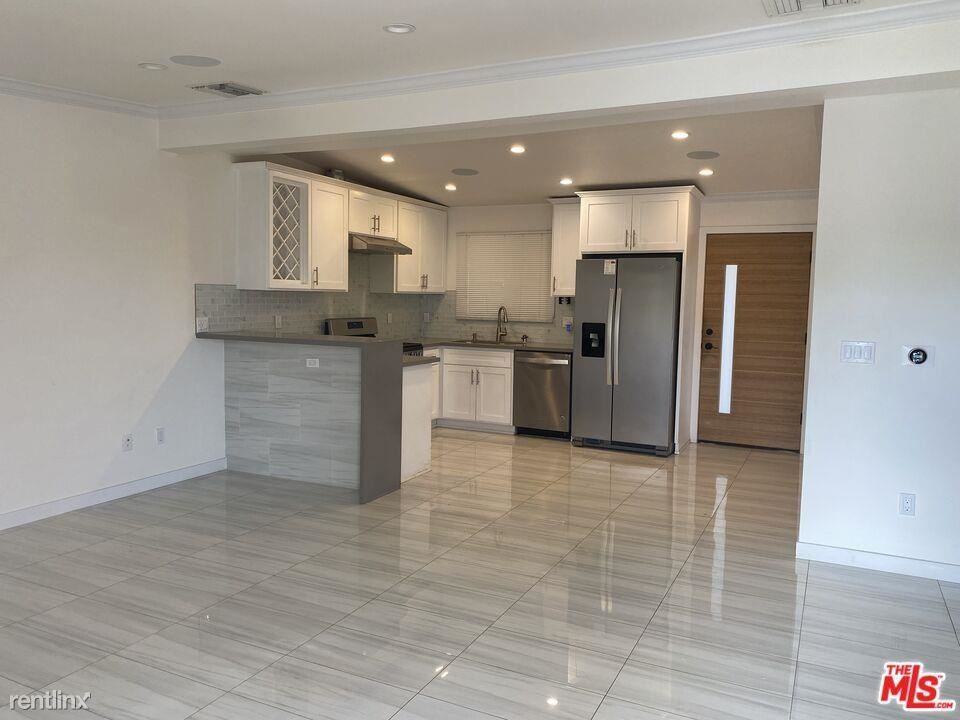 11164 Tamarack Ave - Photo 2 of 8