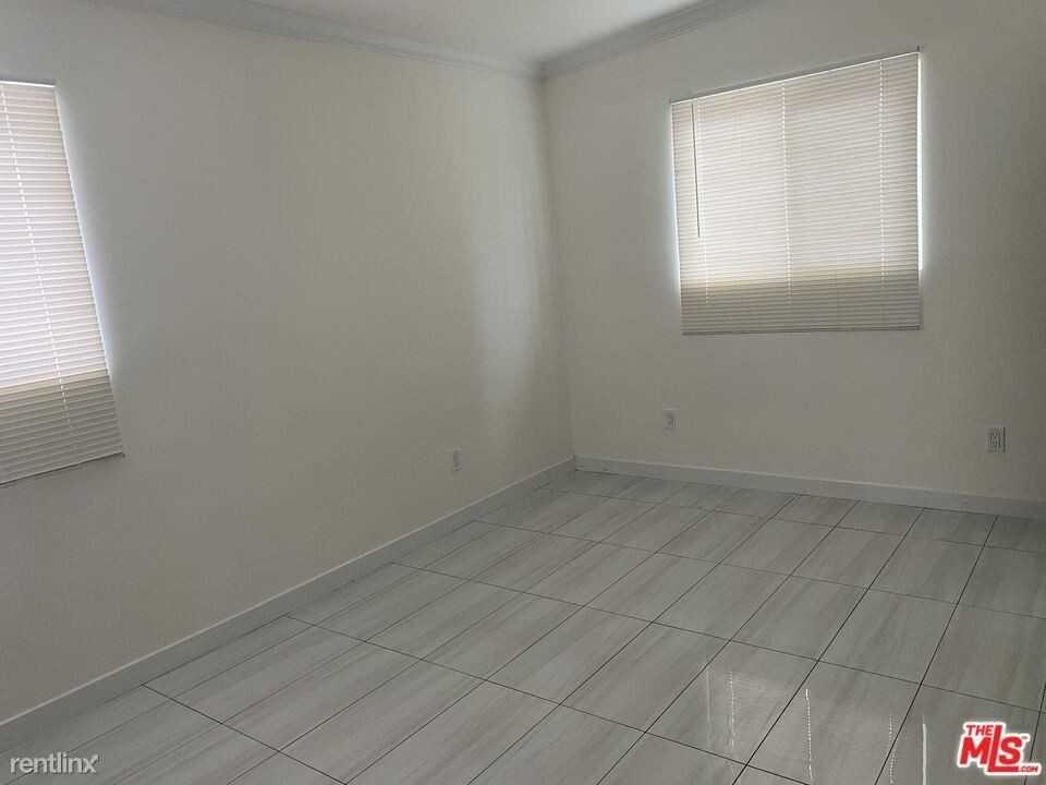 11164 Tamarack Ave - Photo 3 of 8