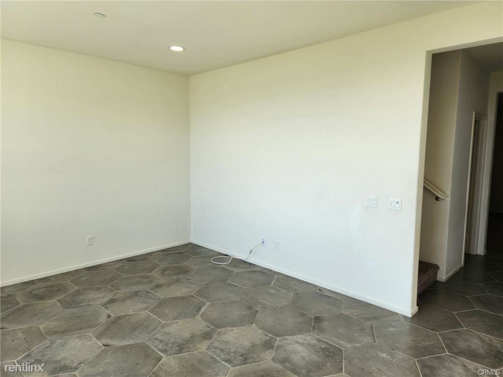 18218 Astro Ct - Photo 2 of 10