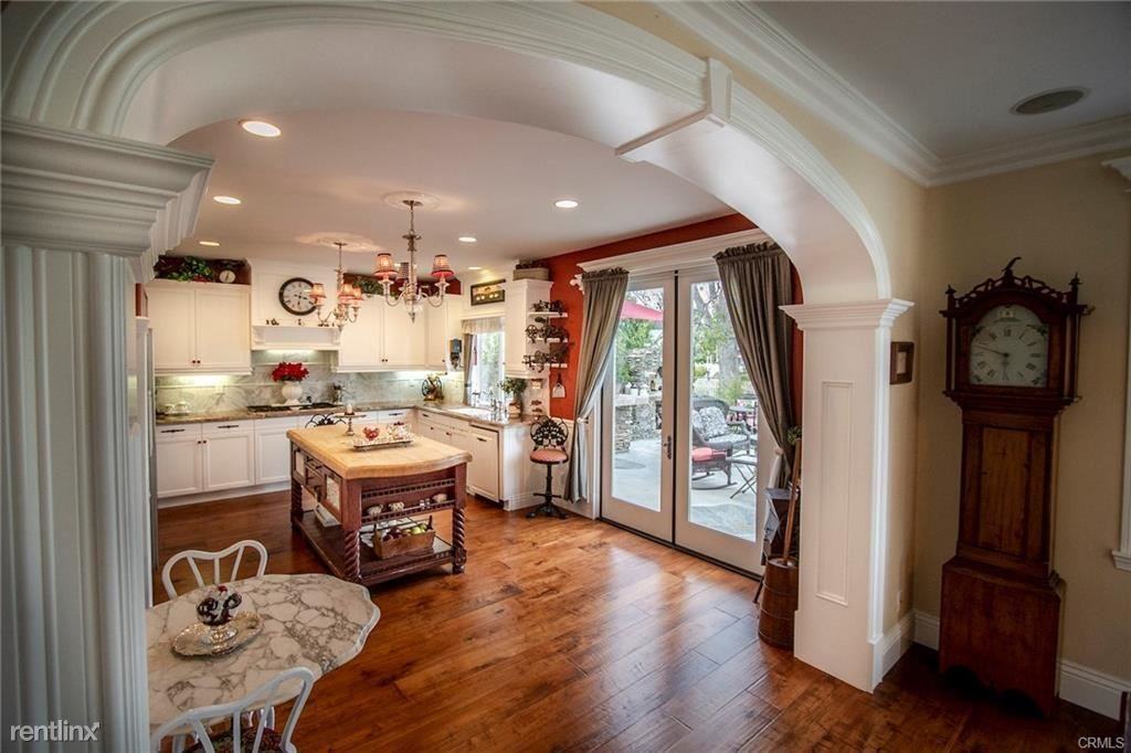 27016 Island Rd - Photo 2 of 10