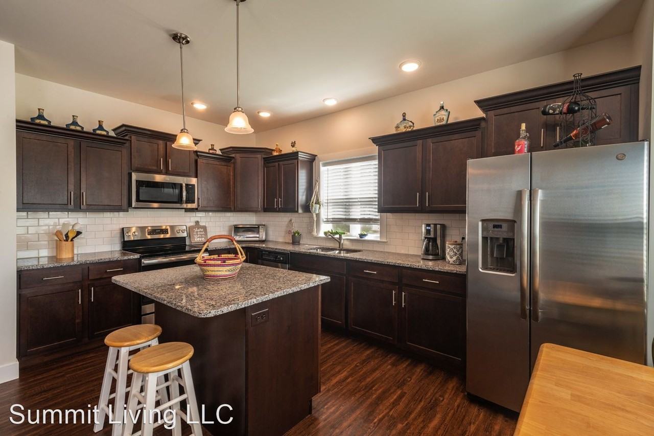 Summit Living Luxury Flats - Photo 2 of 12