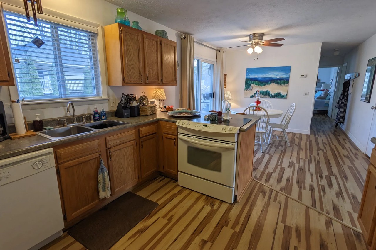 75 Pershing St - Photo 3 of 34