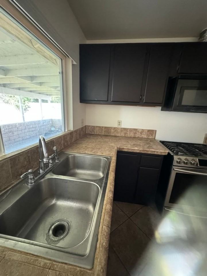 1531 Campus Ave - Photo 7 of 14