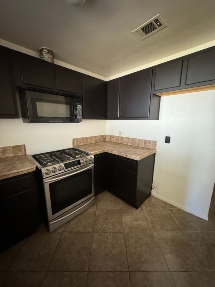 1531 Campus Ave - Photo 3 of 14