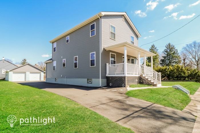 1124 S Pennsylvania Ave - Photo 2 of 20