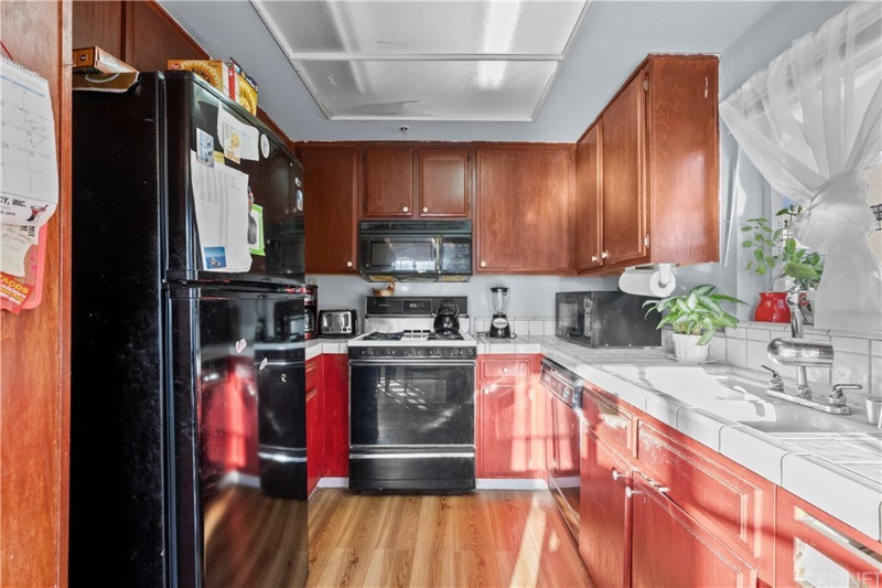 8800 Burnet Avenue - Photo 5 of 10