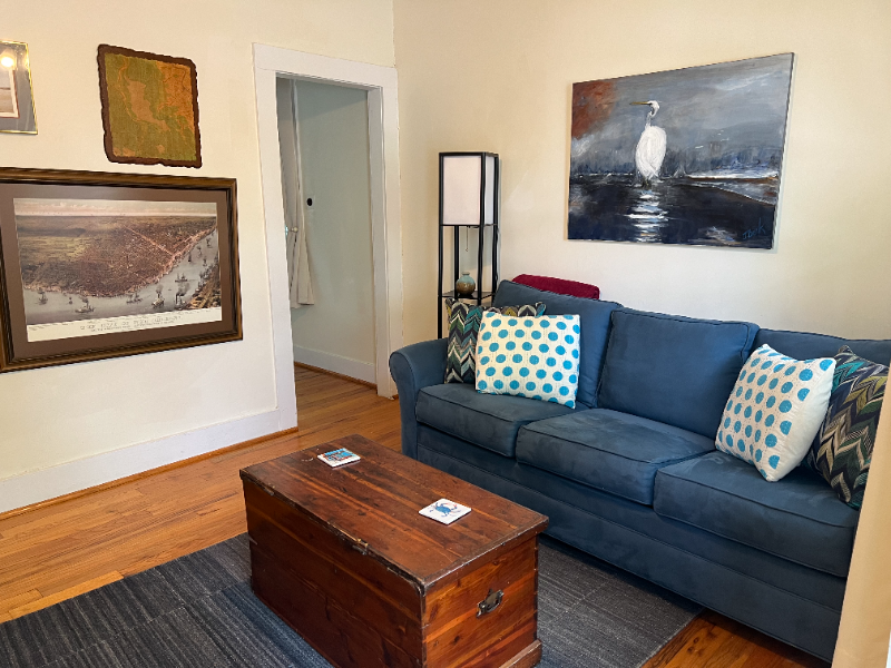 1120 Austerlitz St - Photo 3 of 10