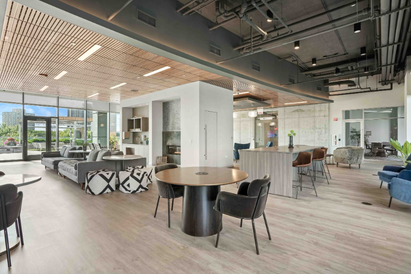 2099 S Wabash Ave - Photo 7 of 8