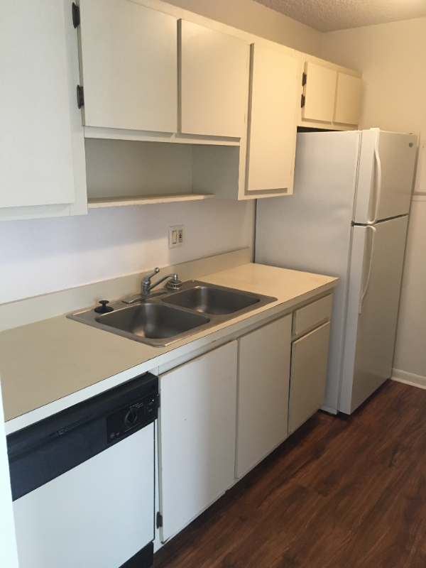 643 Executive Center Dr - Photo 3 of 9