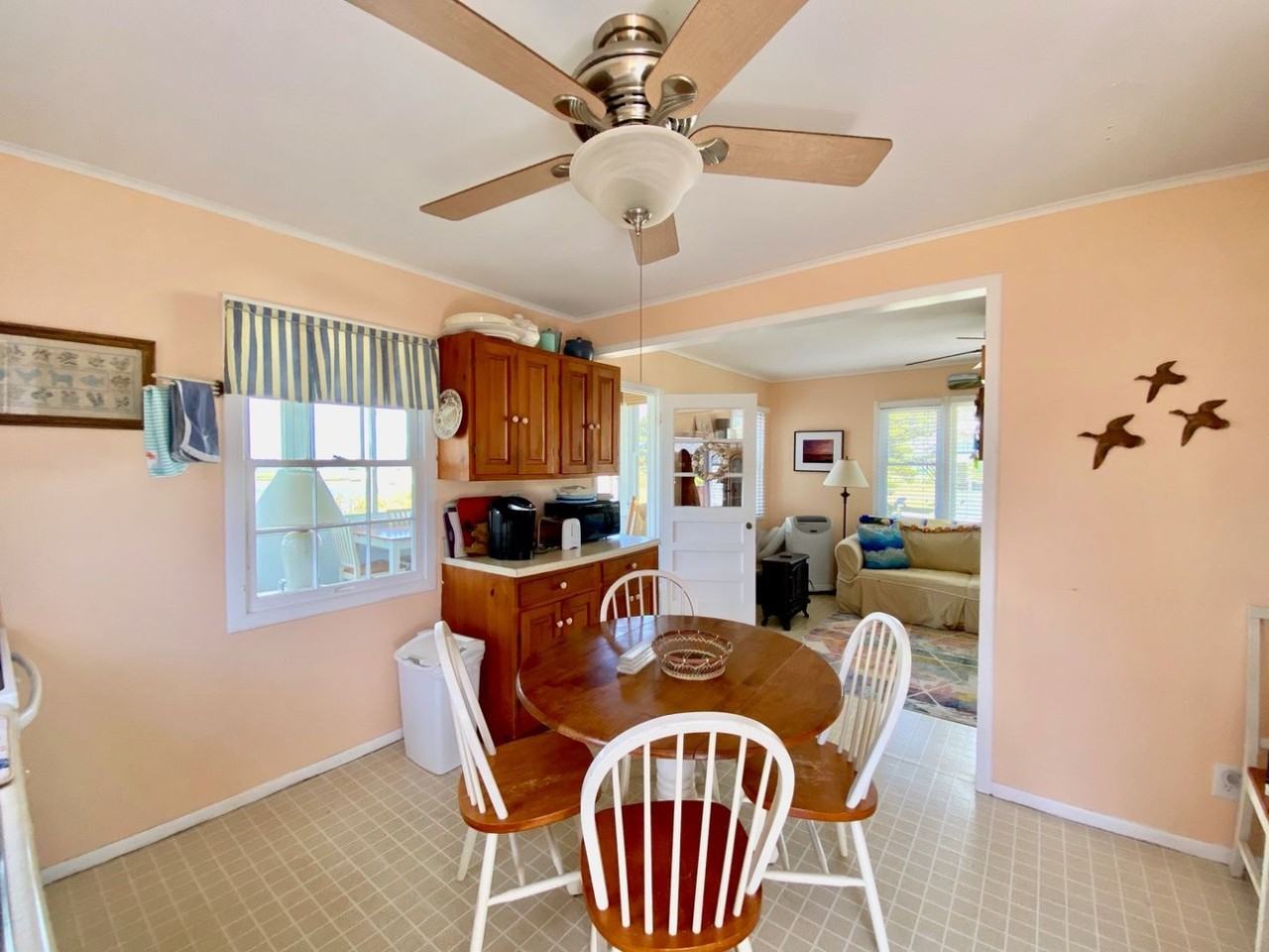 81 Pine Neck Ave - Photo 3 of 11