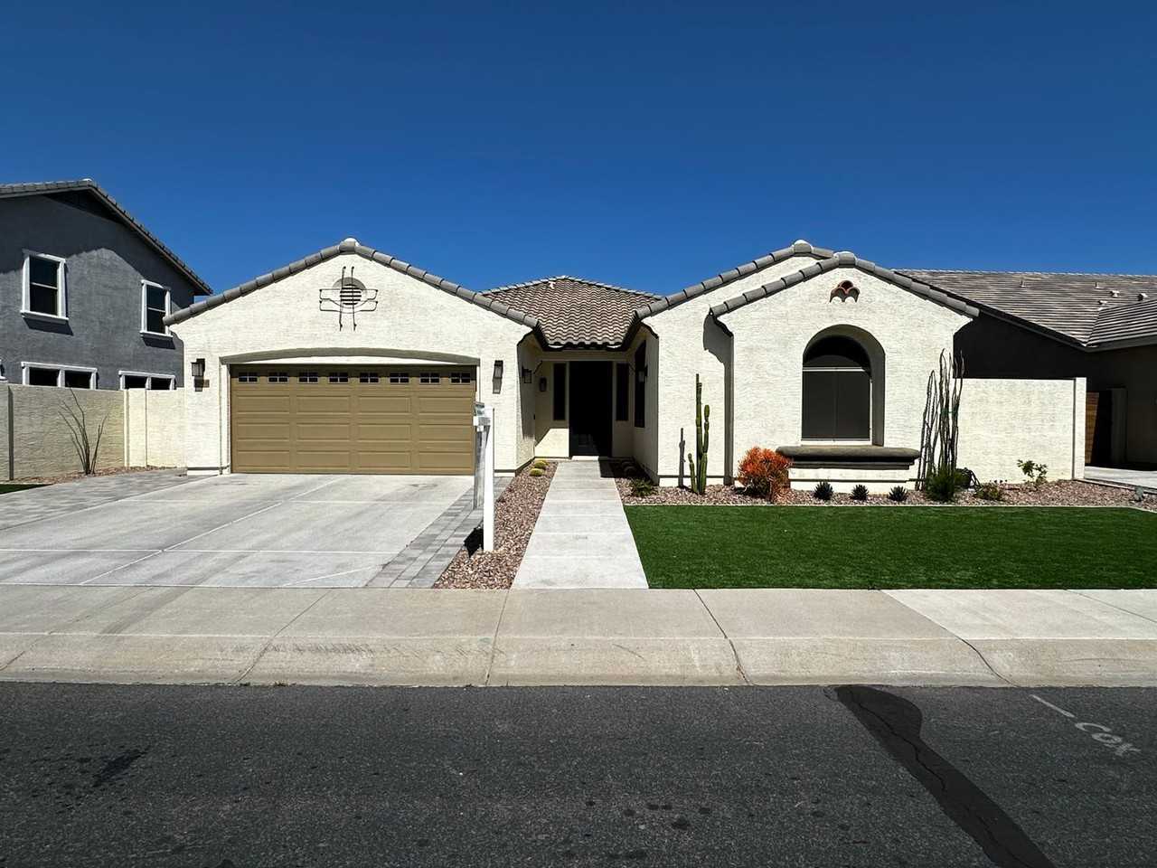 2906 E Russell St, Mesa, AZ 85213 4 Bedroom House for 3,195/month Zumper