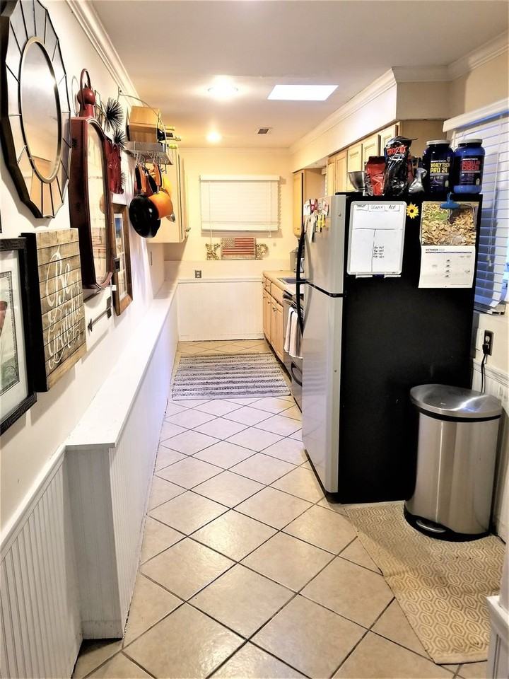 2034 Fountain Street - Photo 4 of 10