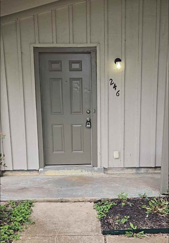 246 Harrow Dr - Photo 3 of 3