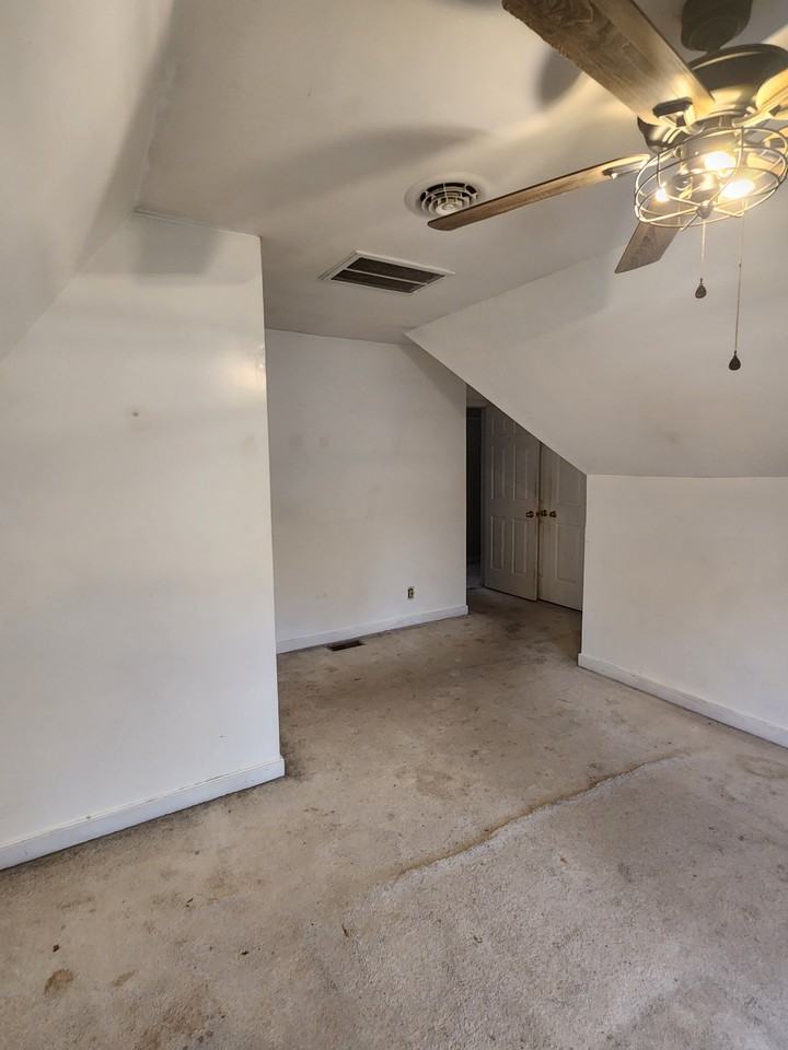 5911 Gates Mill Place - Photo 2 of 5