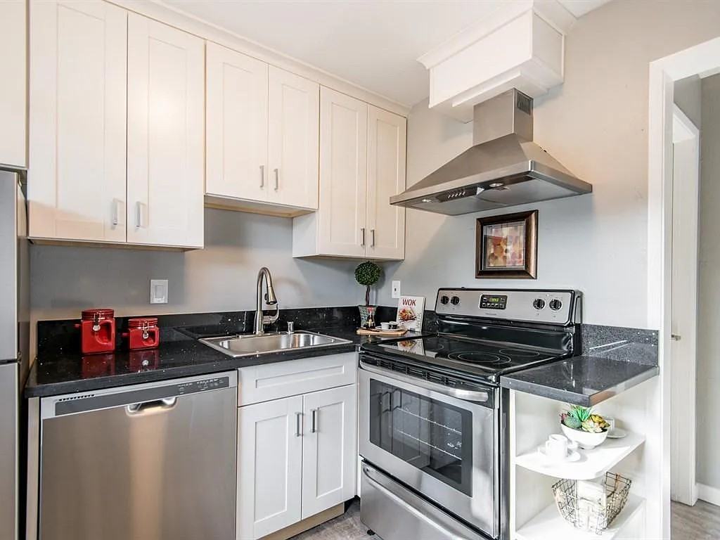 3680 Greenlee Dr #6 - Photo 5 of 9