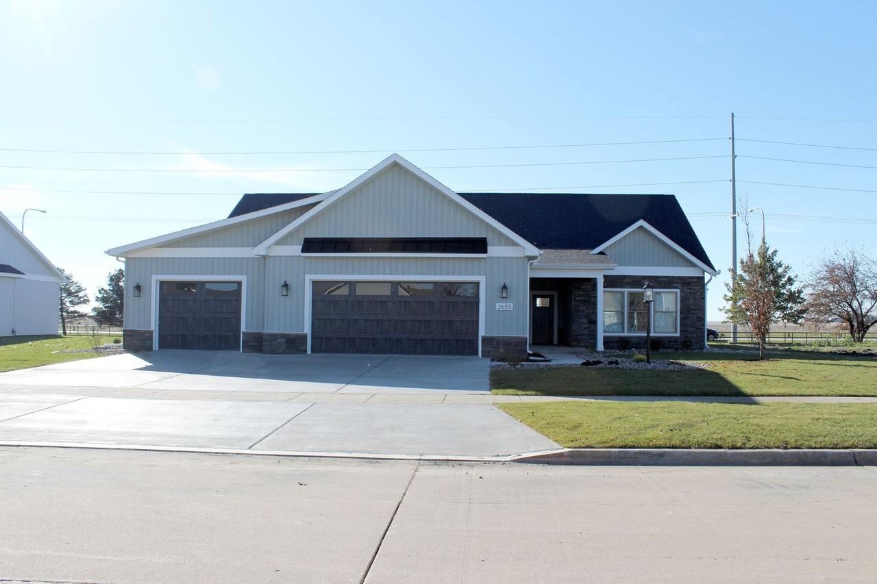 2655 Muirfield Pl - Photo 2 of 33