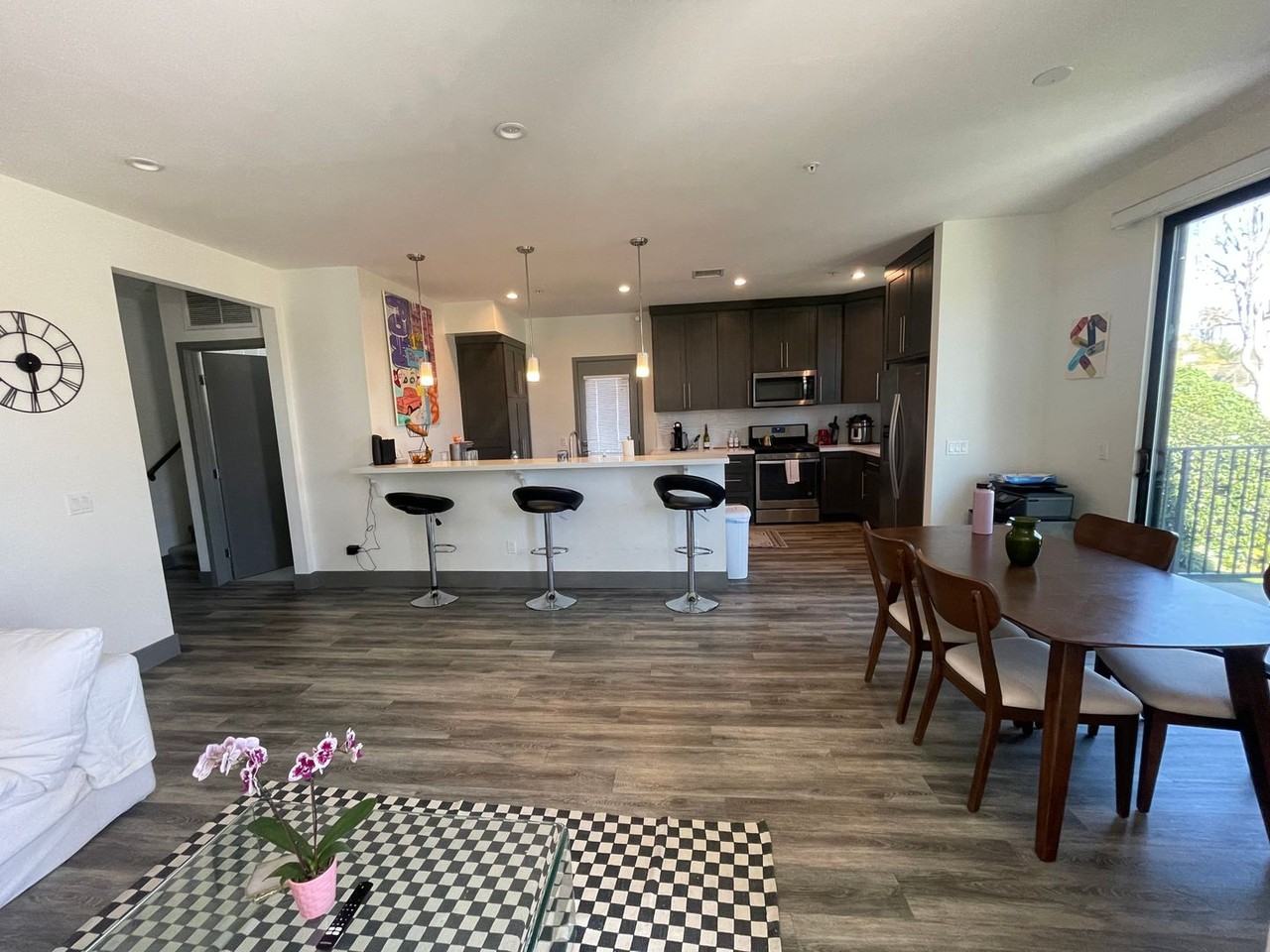 8365 Dunbarton Ave - Photo 5 of 38