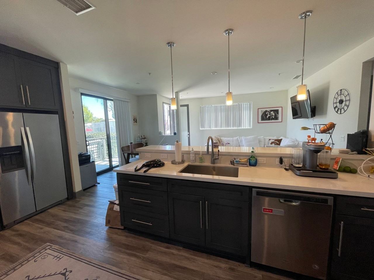 8365 Dunbarton Ave - Photo 6 of 38