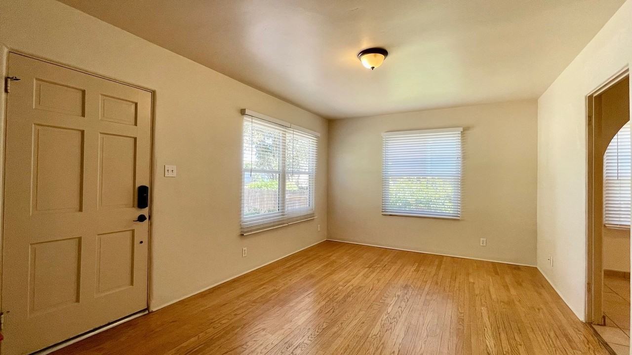 123 Stenner St - Photo 3 of 18