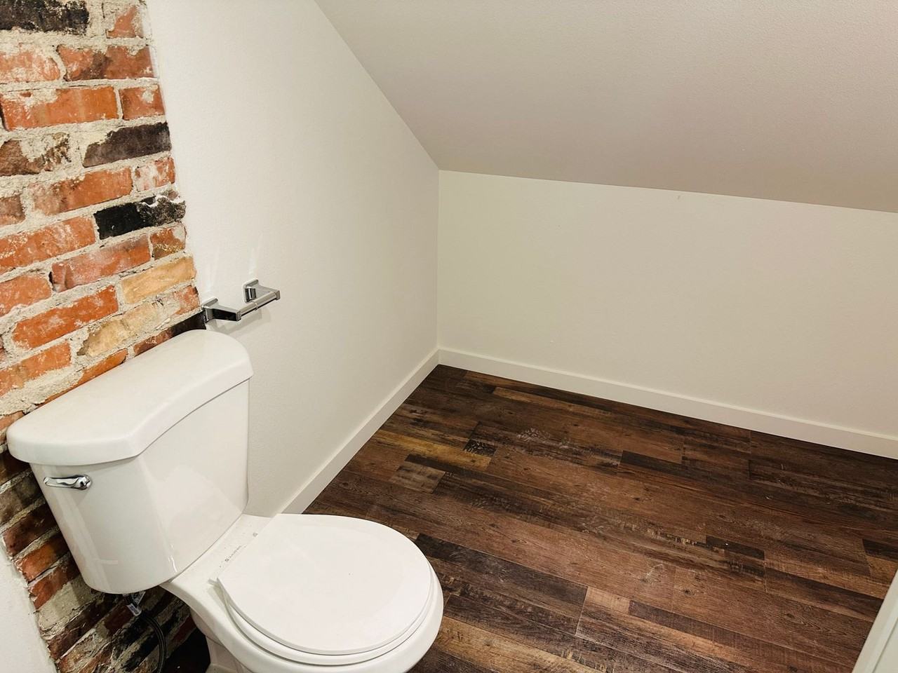 921 E 4th St #16 - Photo 7 of 15