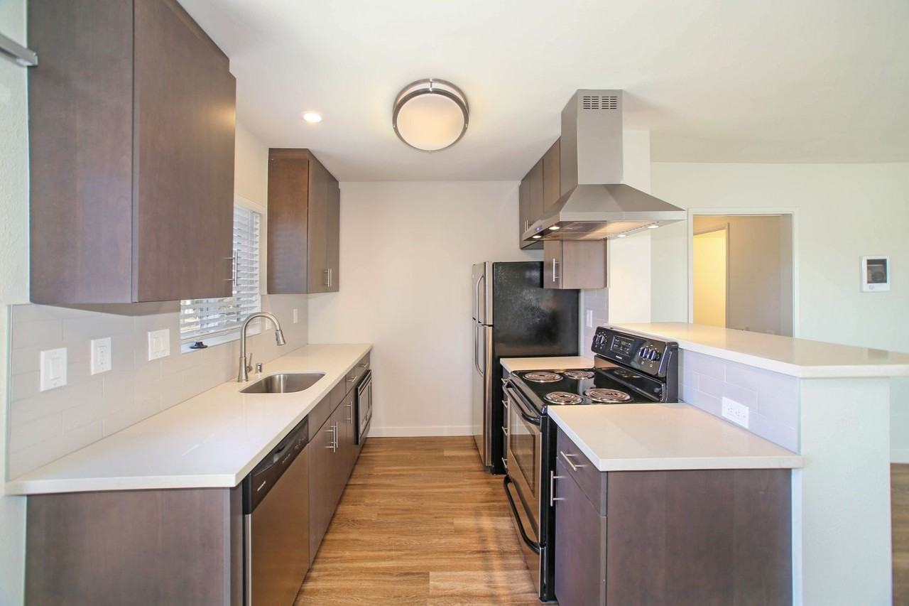 LEASE 32nd - Photo 2 of 18