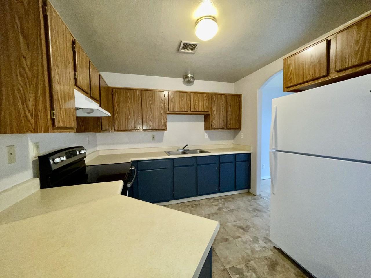 8132 E Lakeshore Dr Apt B #B - Photo 3 of 20
