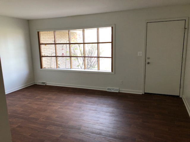 2311 Eastmoreland Ave - Photo 2 of 8