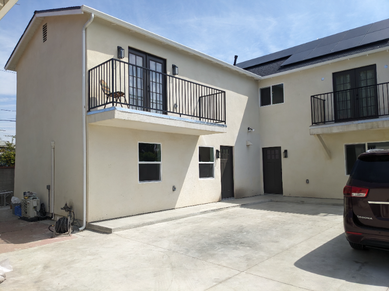 2102 1/2 Thurman Ave