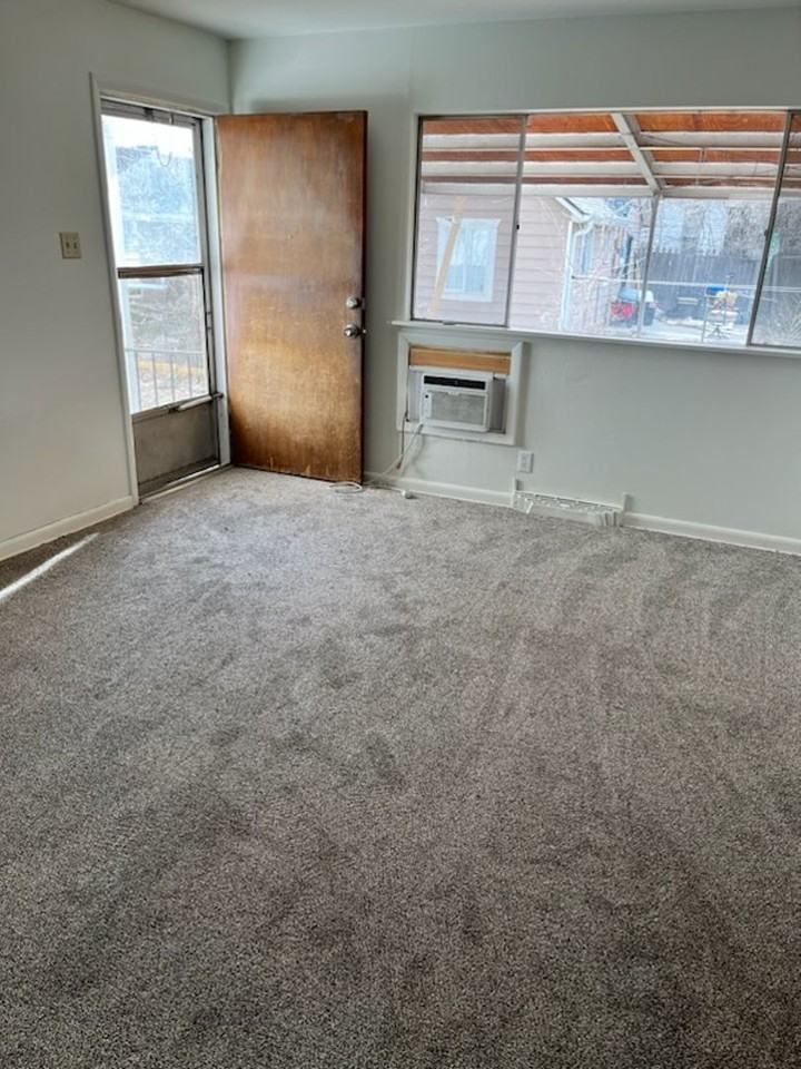 1537 W Byers Pl - Photo 2 of 9