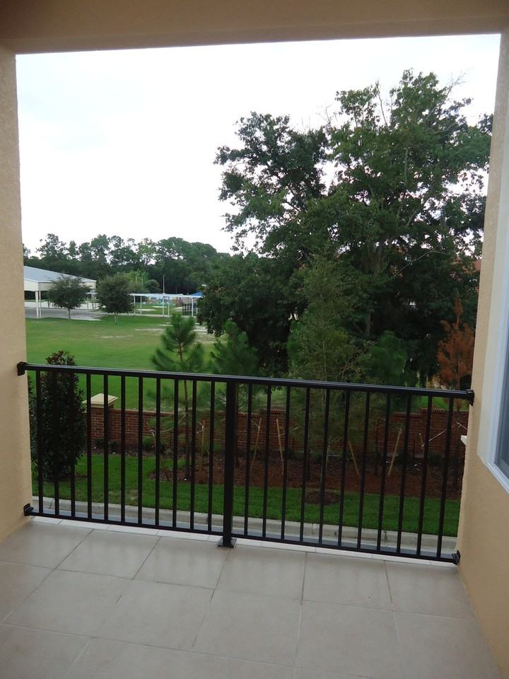 1056 Parma Cir - Photo 2 of 36