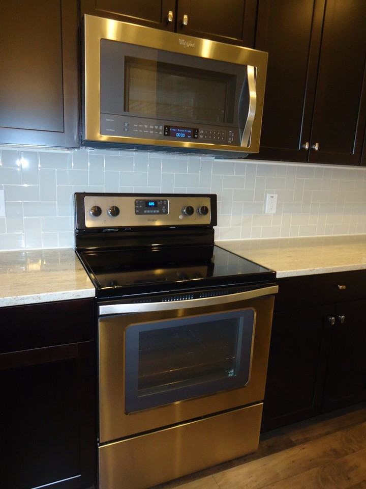 1056 Parma Cir - Photo 4 of 36