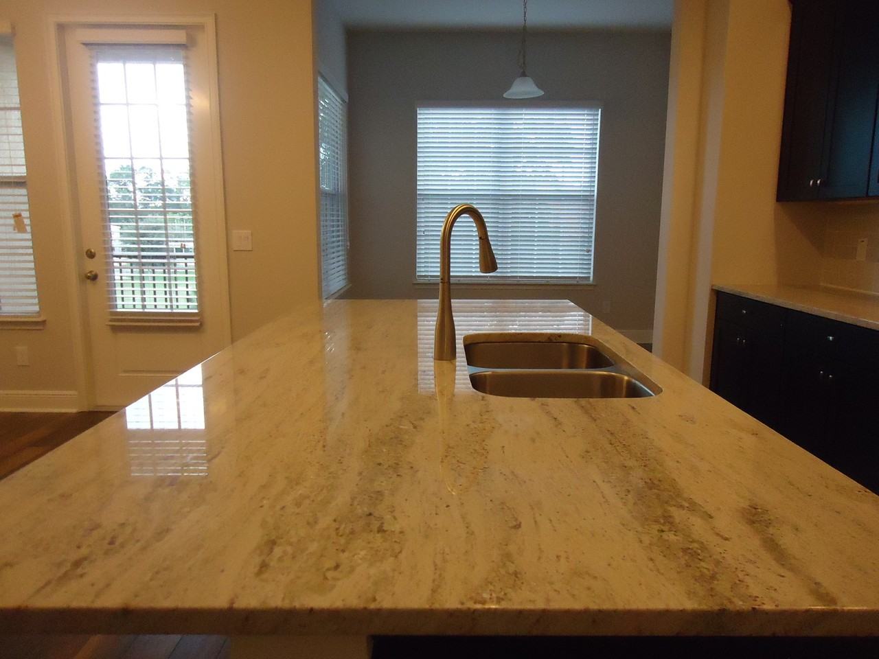 1056 Parma Cir - Photo 5 of 36