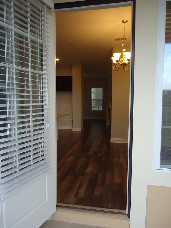 1056 Parma Cir - Photo 6 of 36