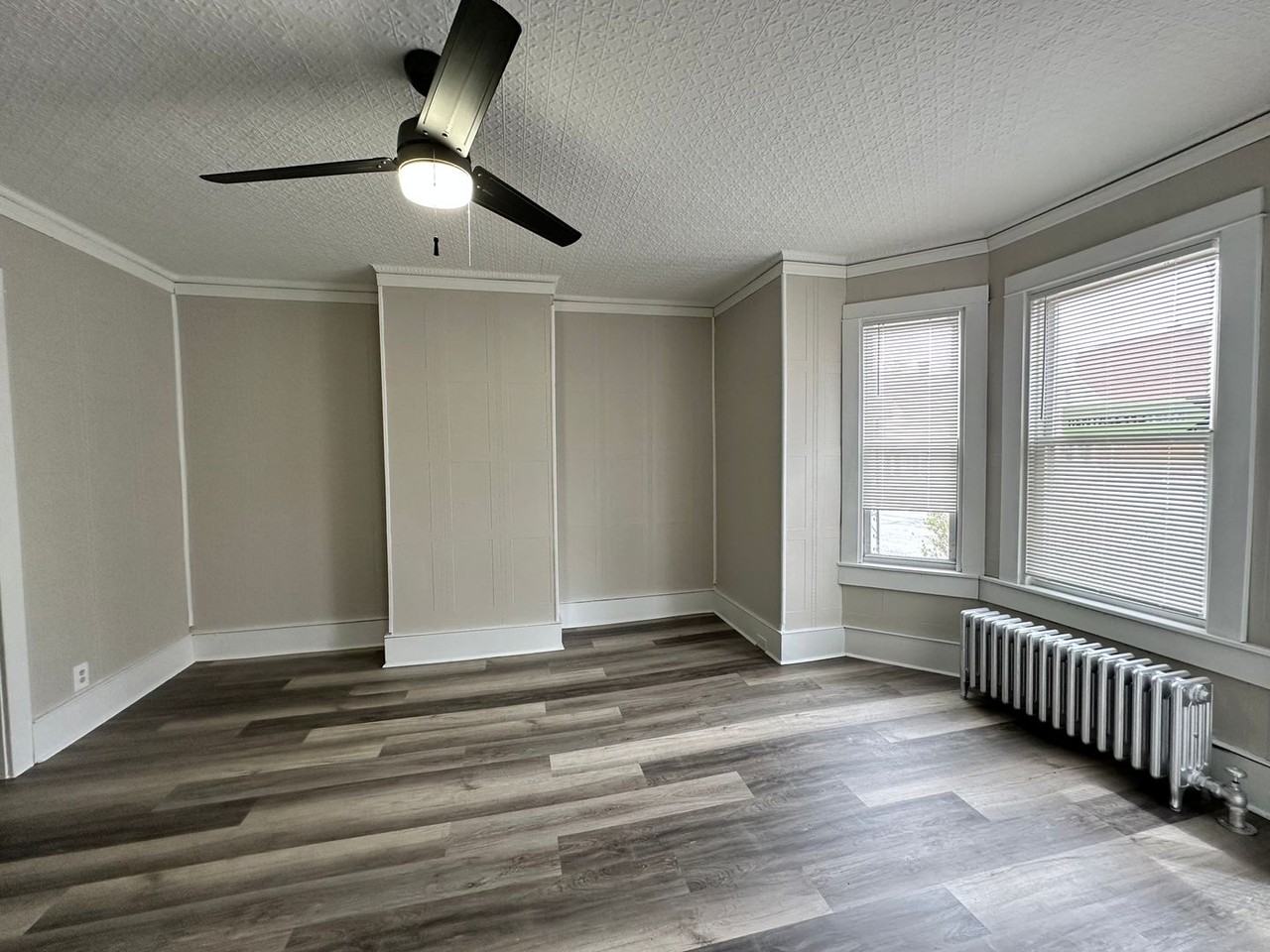 223 Suffolk St - Photo 2 of 11