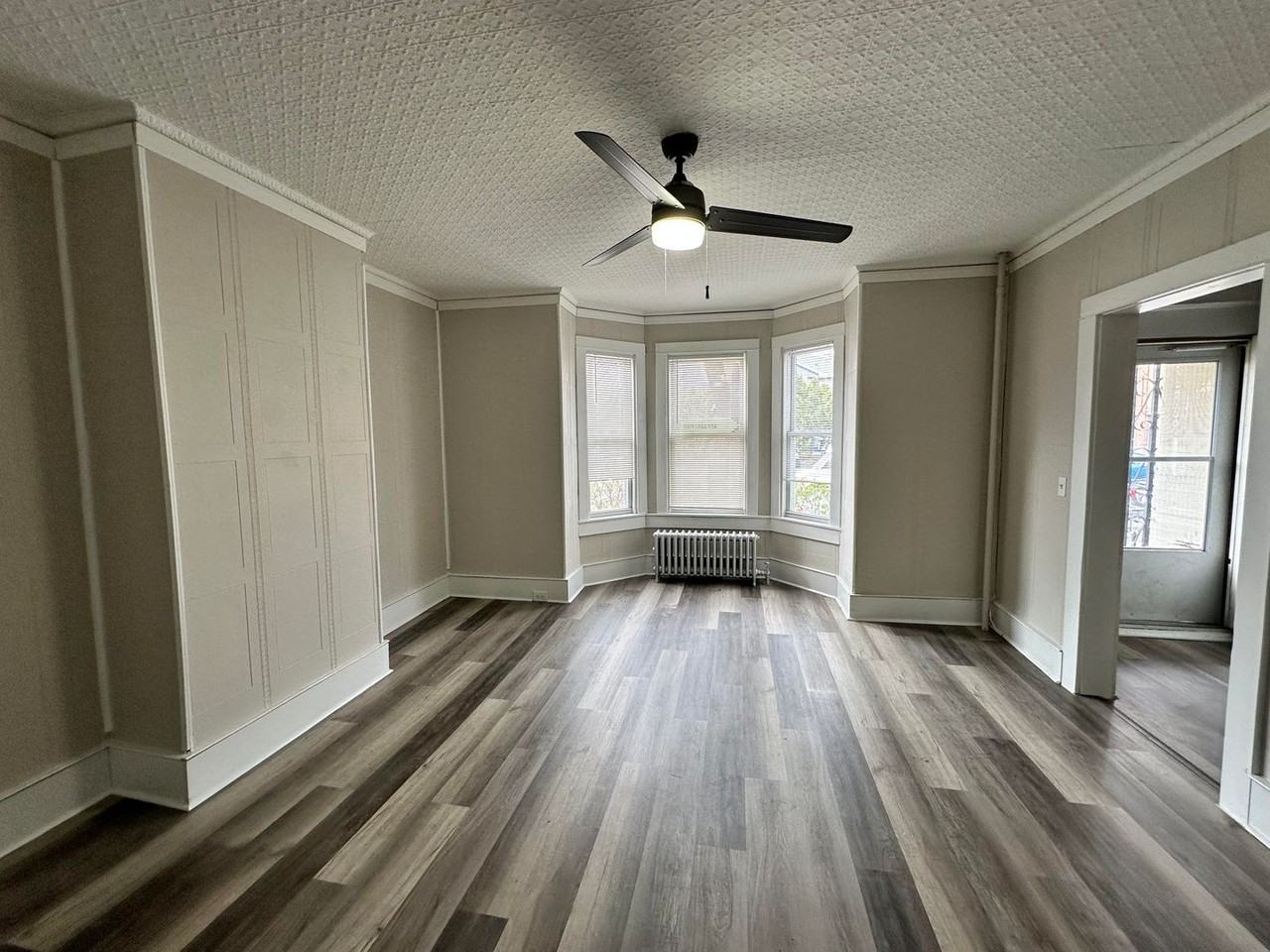 223 Suffolk St - Photo 3 of 11