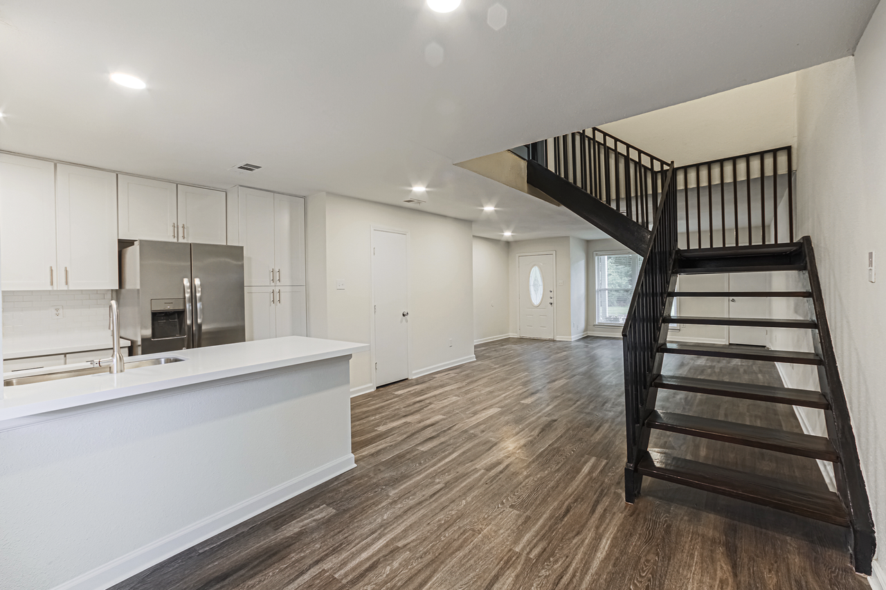 Roundhill Townhomes - Photo 4 of 29