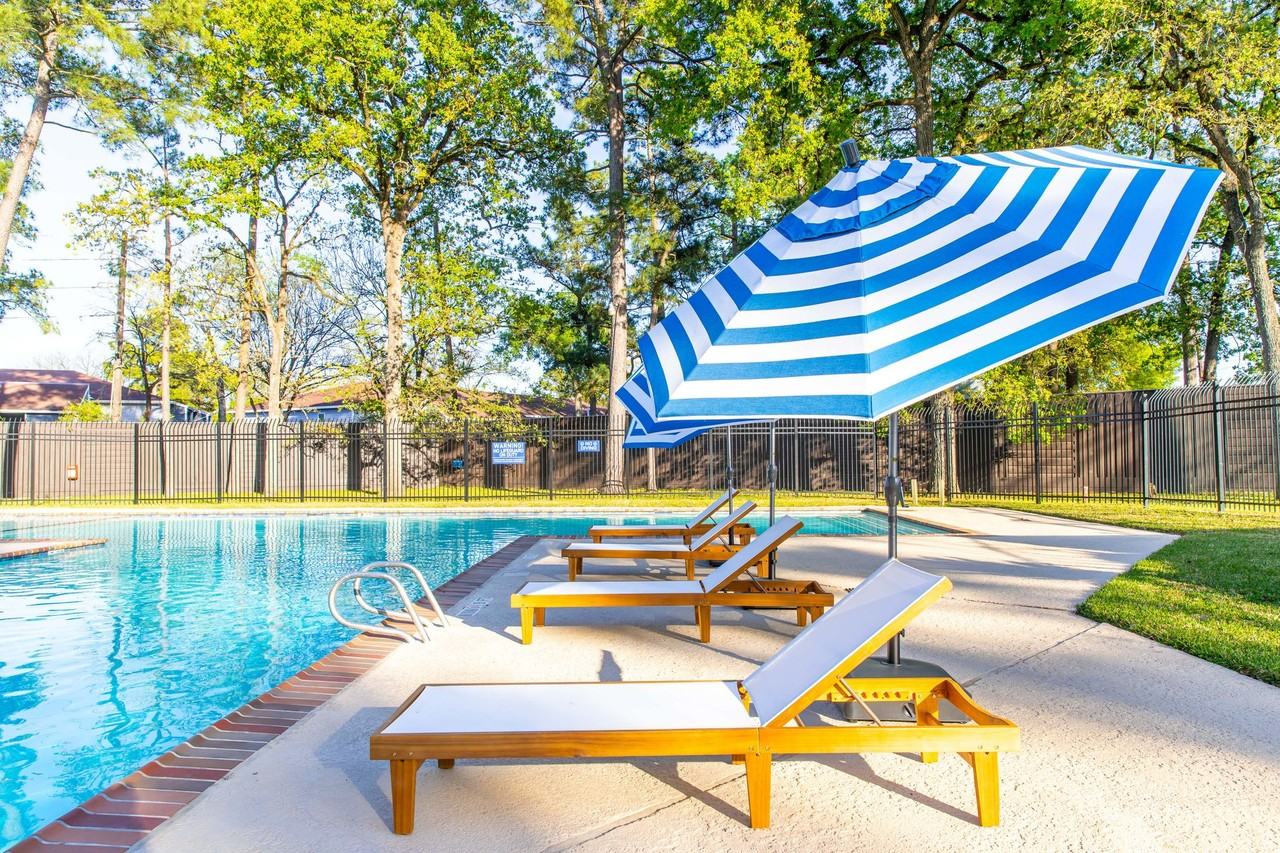 Roundhill Townhomes - Photo 6 of 29