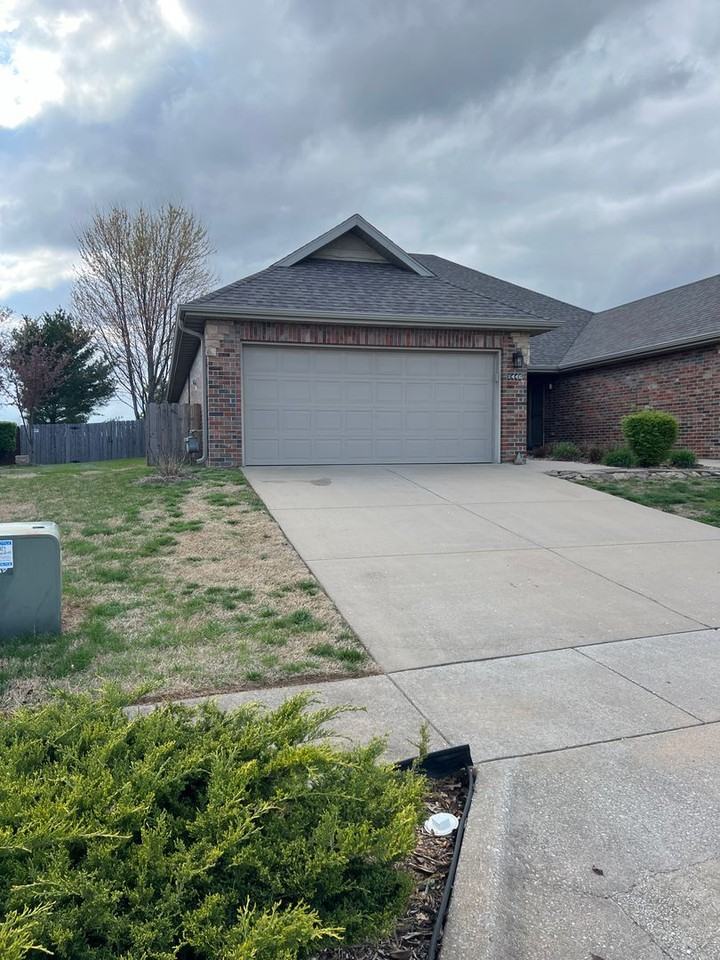 1446 W Sackett St - Photo 2 of 17