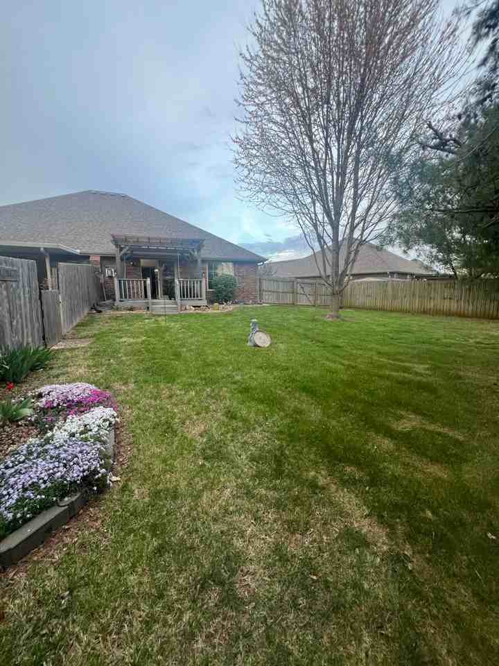 1446 W Sackett St - Photo 4 of 17