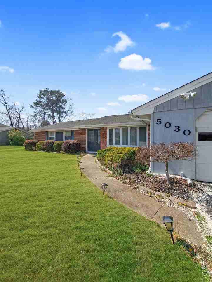 5030 Nicholas Rd - Photo 2 of 31